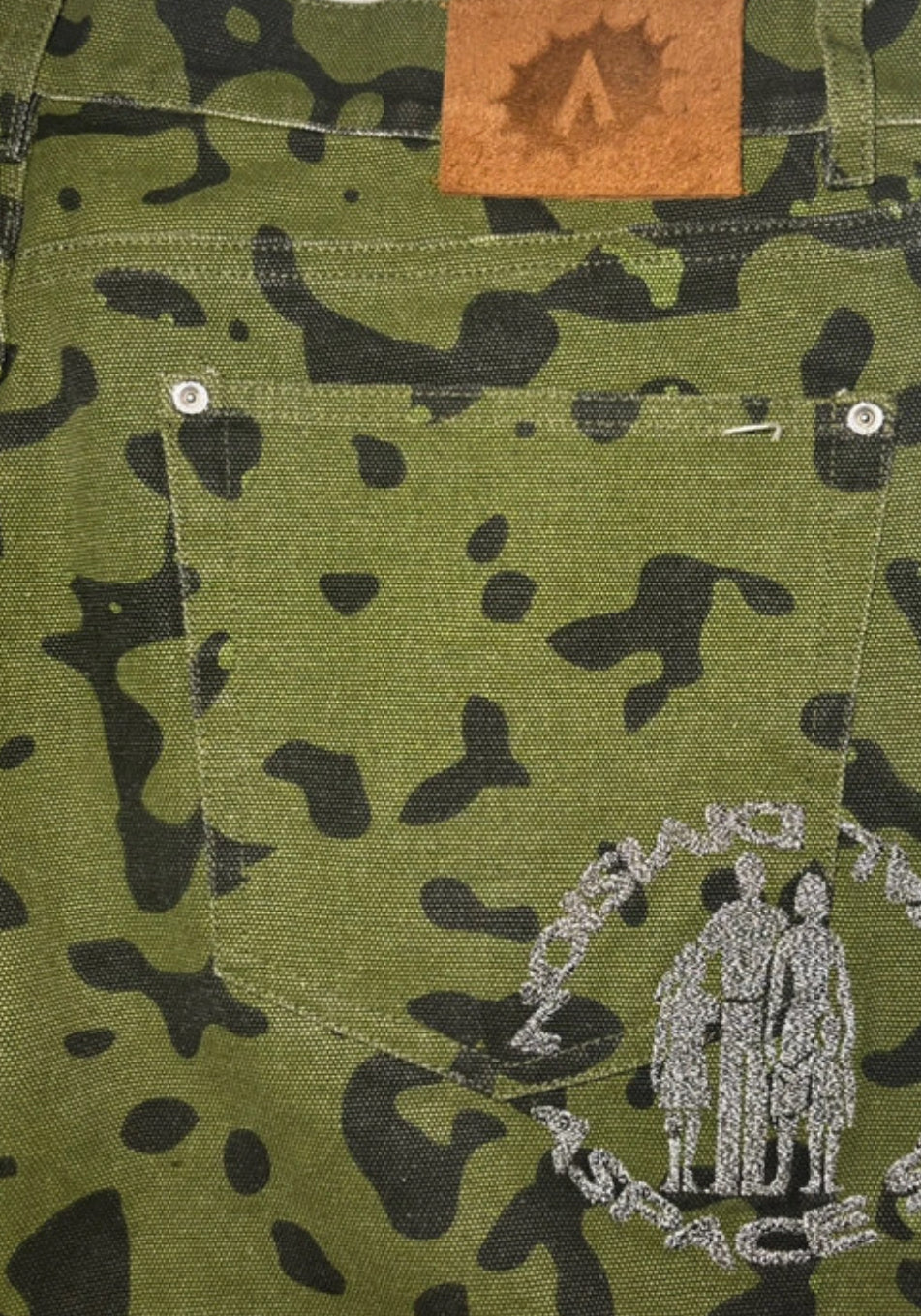 A SPACE LOVE GREEN CAMO CARPENTER JEANS BAGGY UTILITY WORKWEAR SIZE LARGE W34