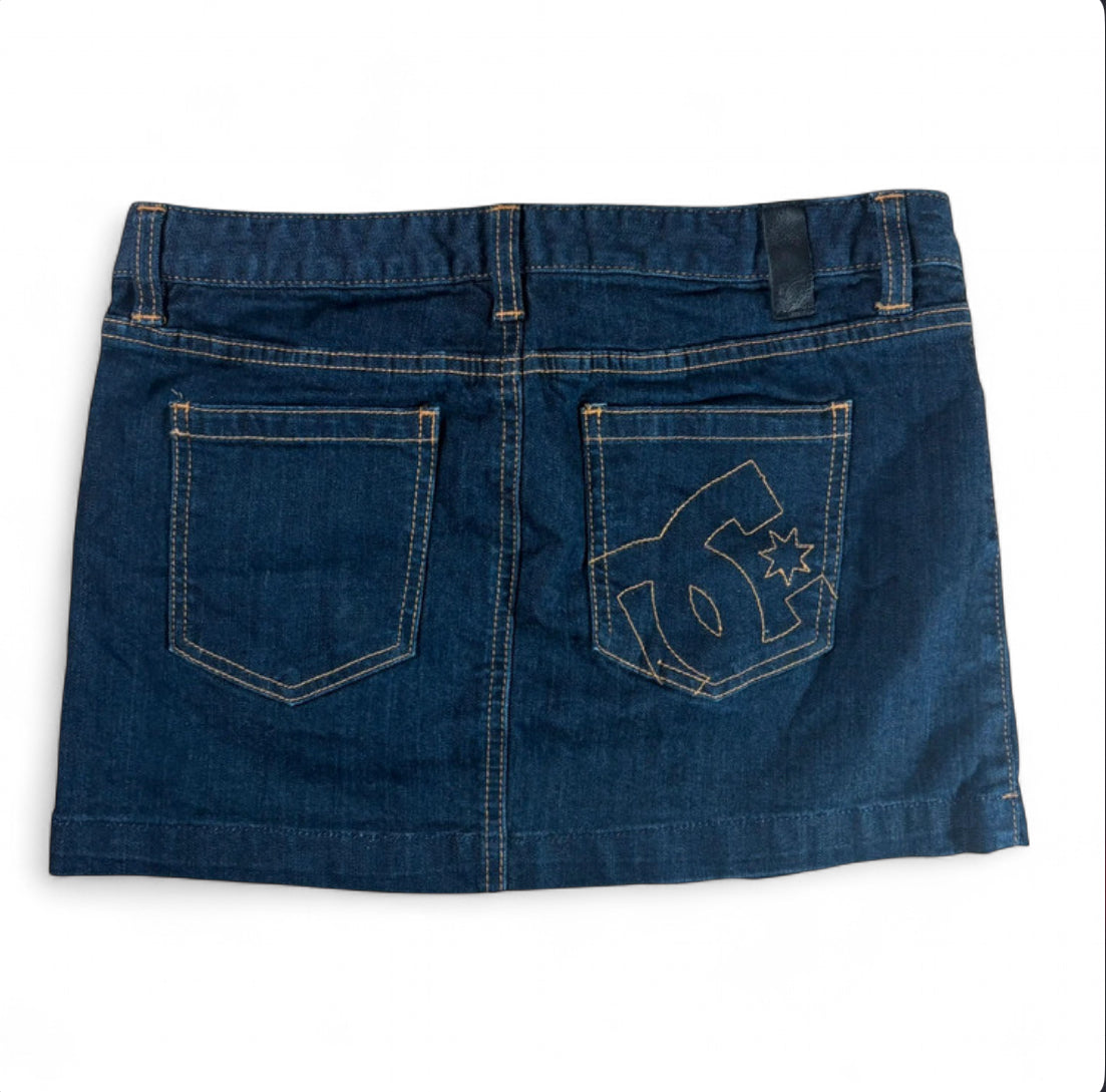 VINTAGE Y2K DC SHOES DENIM MINI SKIRT DARK WASH BIG POCKET LOGO SIZE 27 W29